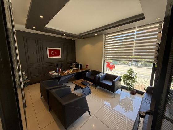 Müdür odası ve görüşme alanı